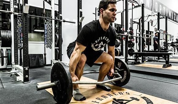 Qué músculos trabajan los deadlifts para aumentar la fuerza y el