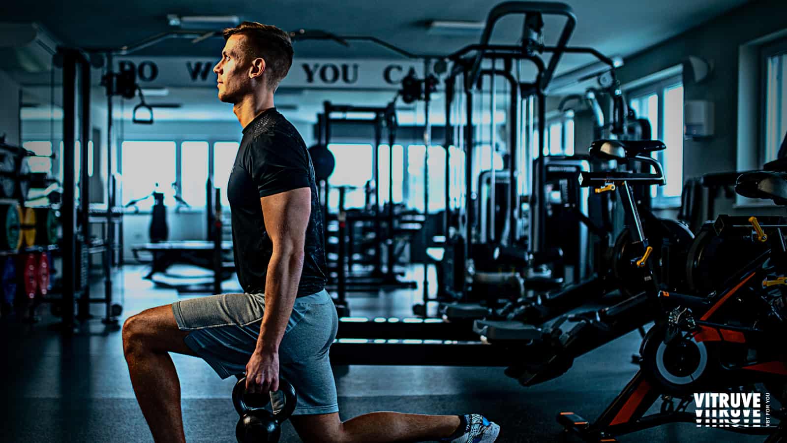 Siete ejercicios con pesas para trabajar tus piernas que puedes incluir en  tu entrenamiento