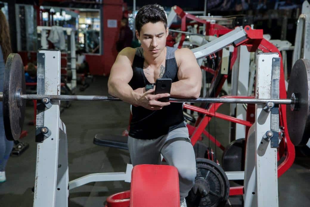 ¿Qué tan rápido debes moverte durante el entrenamiento de fuerza para ganar masa muscular? 